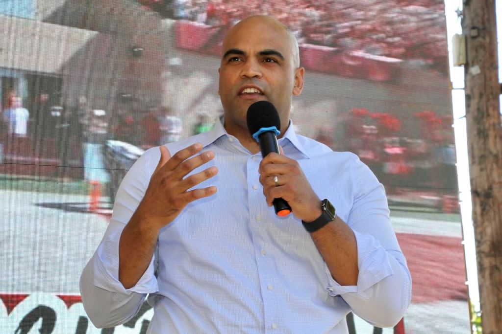 Ted Cruz defeats Colin Allred to win third term in US Senate