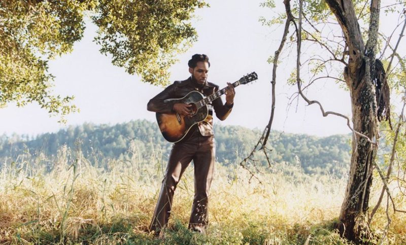 Leon Bridges playing guitar