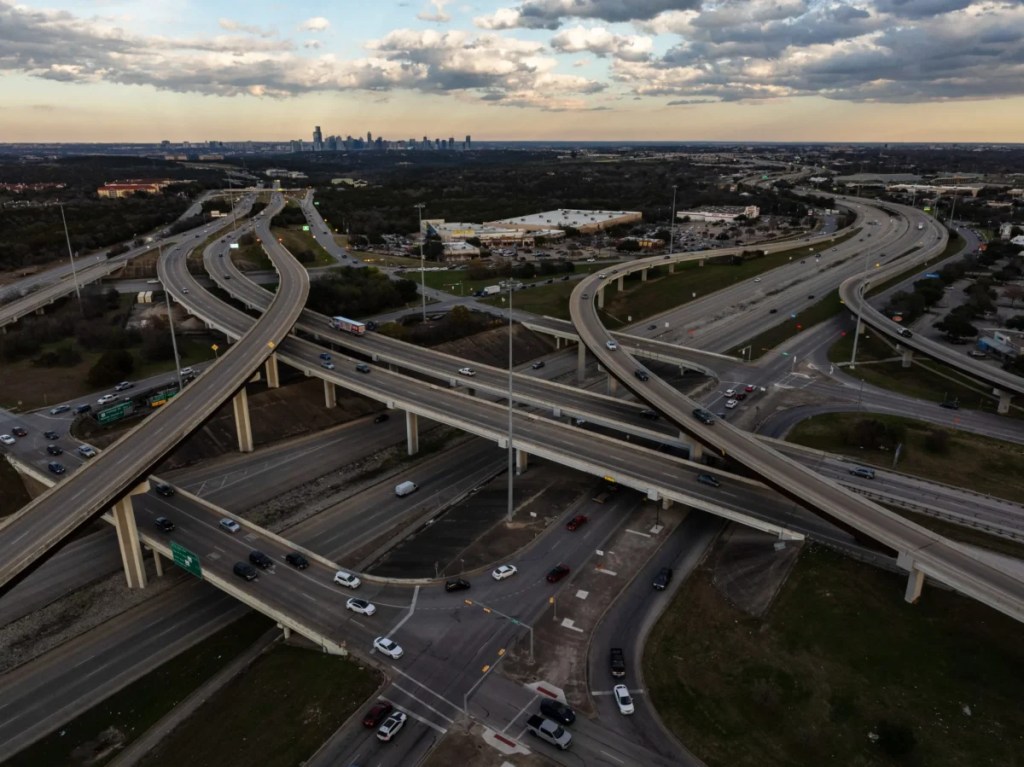 Car-dominant Texas needs more public transit to meet mobility demands, TxDOT report says