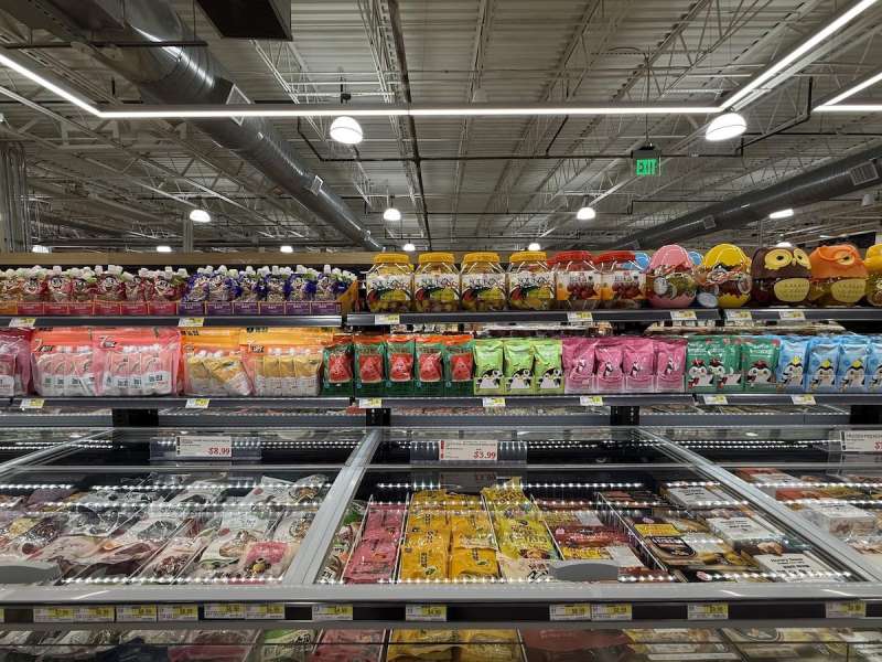 H Mart is the largest Asian grocery chain in the US, with about 100 locations in 18 states.