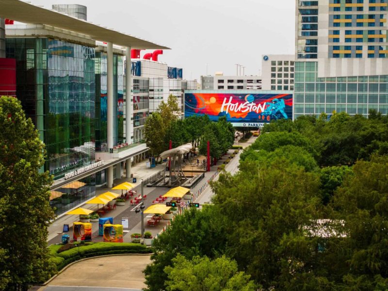 From gardens to food fests, Houston’s spring calendar is packed with can’t-miss events for singles, couples, and families alike.