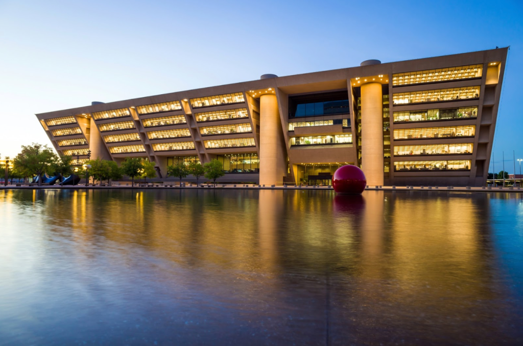 🤔 Should Dallas save City Hall or start fresh?