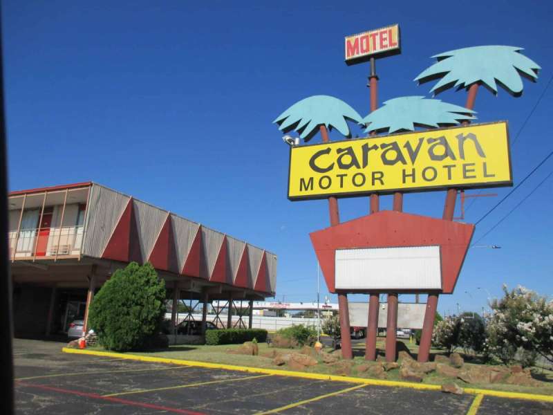 Houston’s Valencia Hotel Group and a local entrepreneur have teamed up to reinvent an iconic Arlington landmark: The Caravan Motor Hotel.