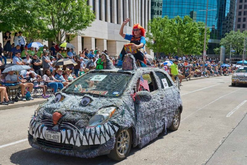 During the Houston Art Car Parade, you’ll have a chance to experience the art car phenomenon in a variety of settings, including a sneak peek, a ball, and a VIP upgrade.