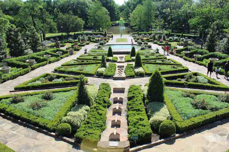 From May 22 through September 7, the Fort Worth Botanic Garden is hosting “Sean Kenney’s Nature POP! Made with LEGO Bricks” exhibit.