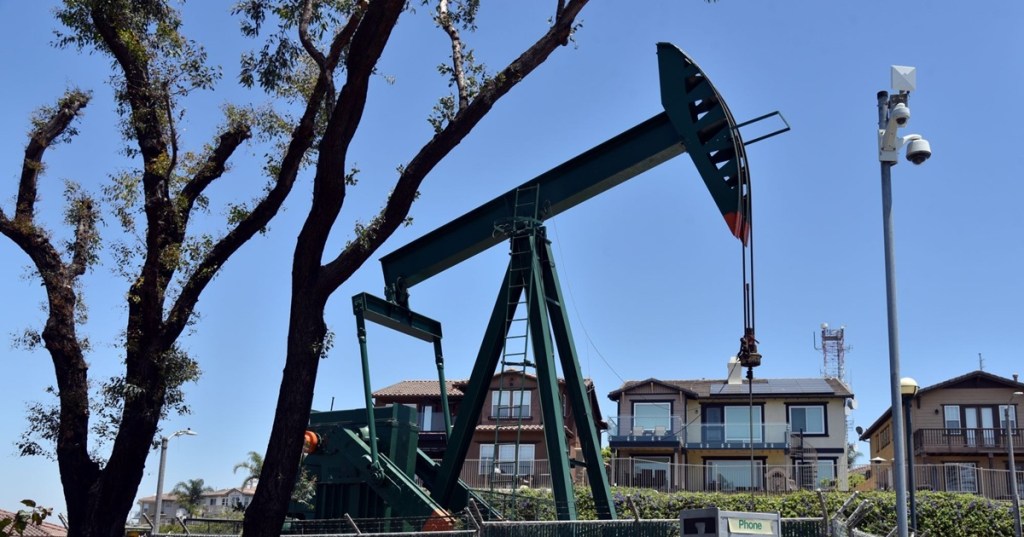 Report: Oil and gas drilling in northern Texas dangerous for students