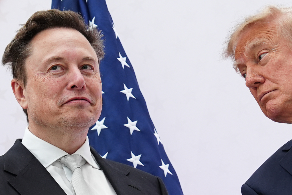 Elon Musk receives a medal from Donald Trump