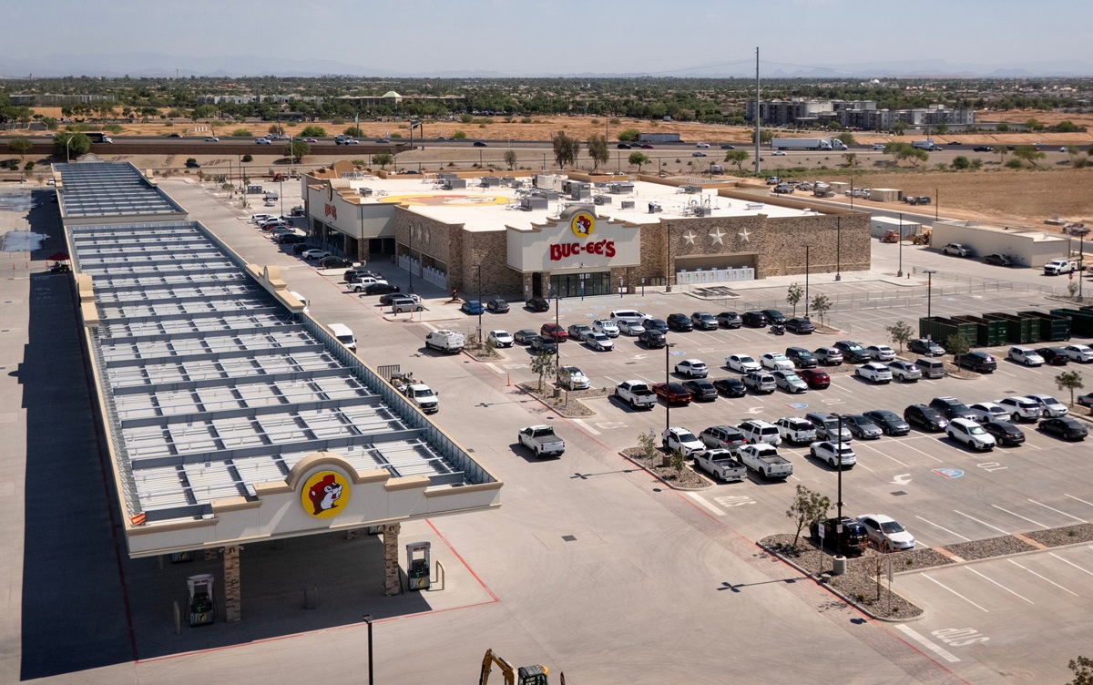 Bird's eye view of a massive Buc-ee's