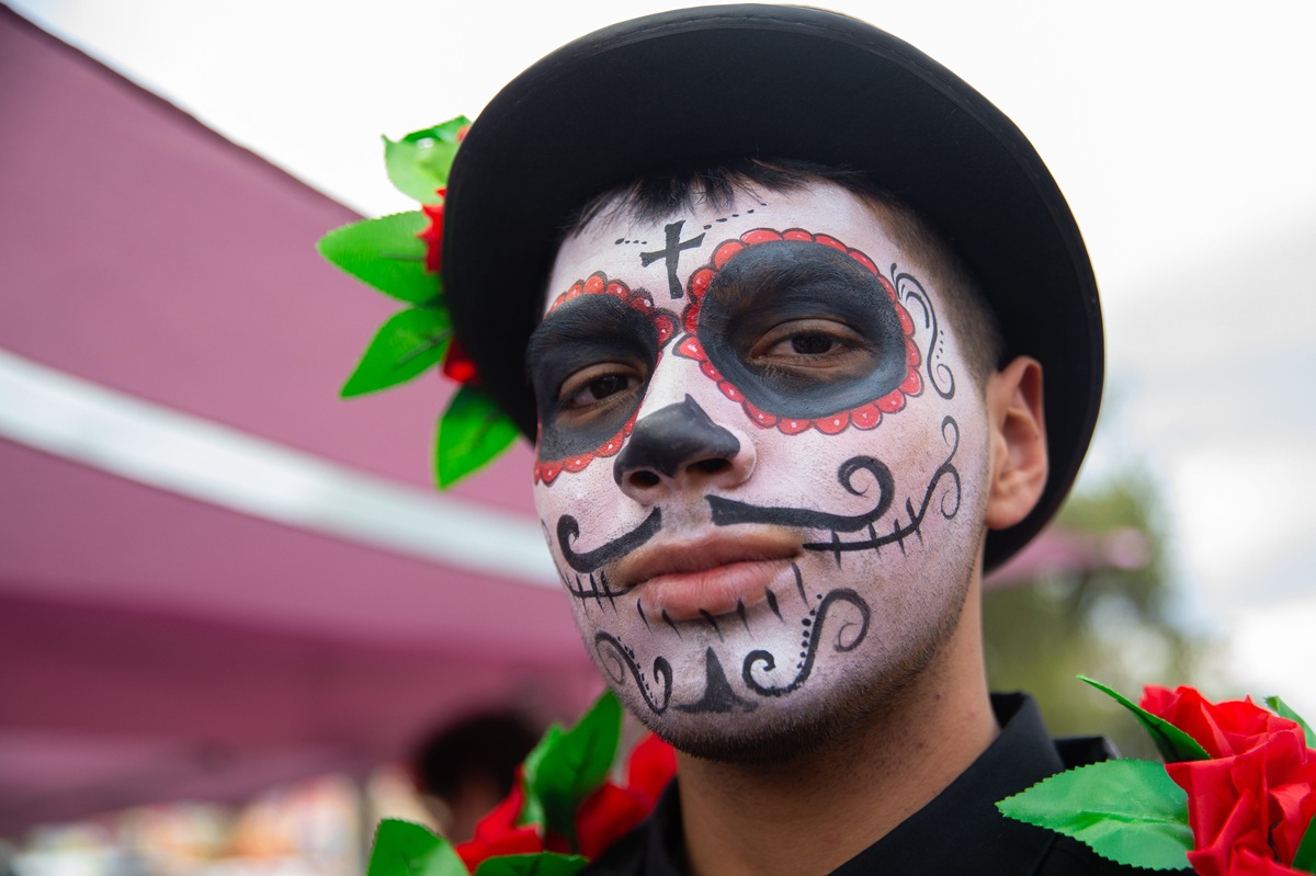 A man with his face painted at the Día de los Muertos Festival