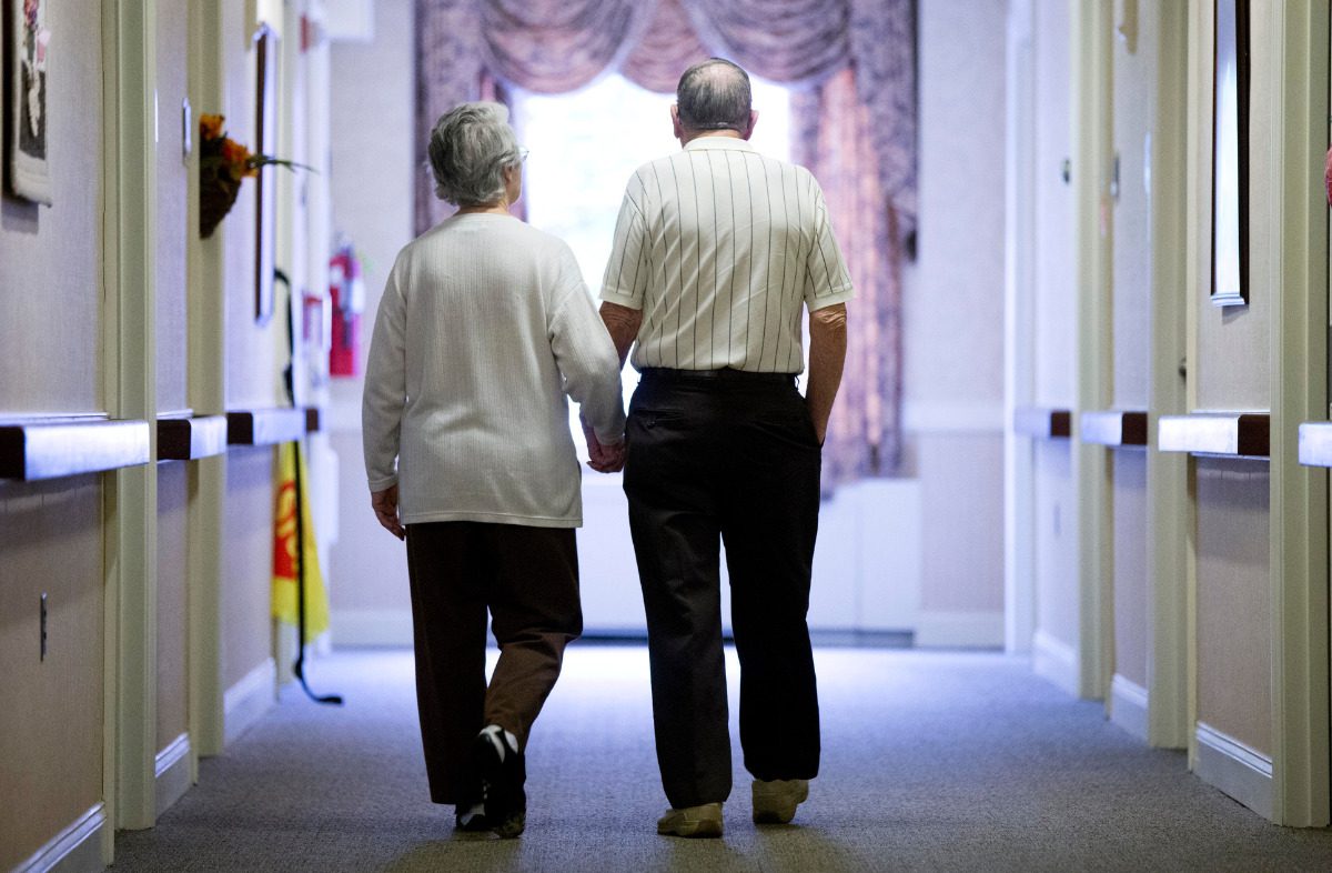 An elderly couple walks down a hall on Nov. 6, 2015 in Easton, Pa.