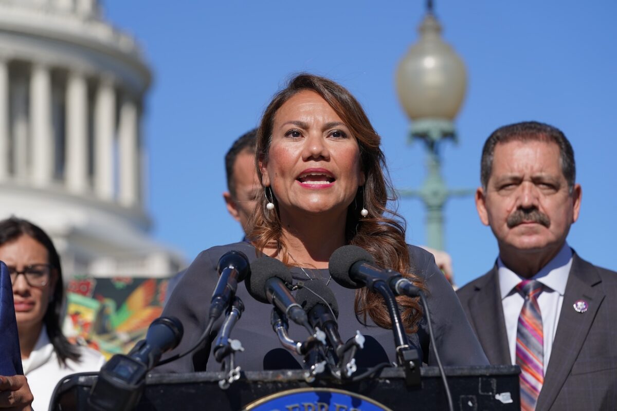 Texas Democrat demands that El Paso detention center be shut down